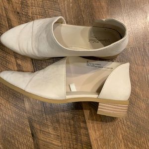 Universal Thread Flats - Size 6.5